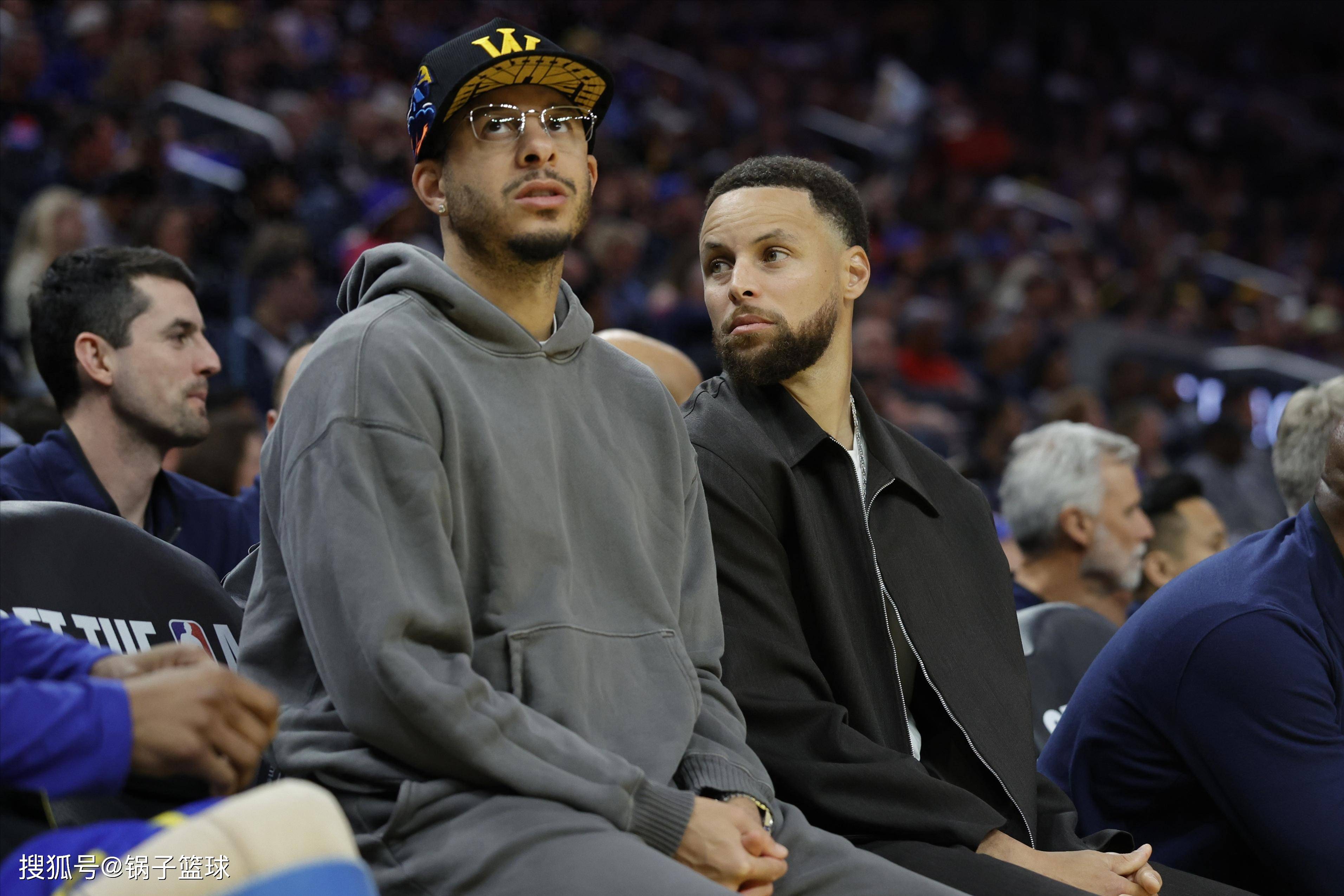 皇冠体育平台-包含从深圳男篮围绕NBA季后赛战术微调到AC米兰赛前调整名单，库里连续三场比赛得分超过连败的词条